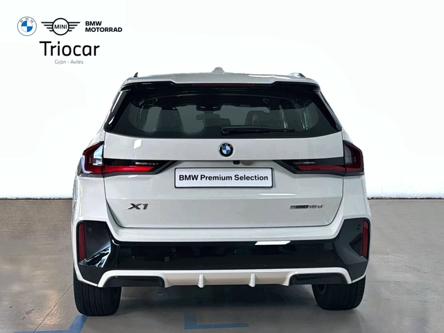 BMW X1 sDrive18d color Blanco. Año 2025. 110KW(150CV). Diésel. En concesionario Triocar Gijón (Bmw y Mini) de Asturias