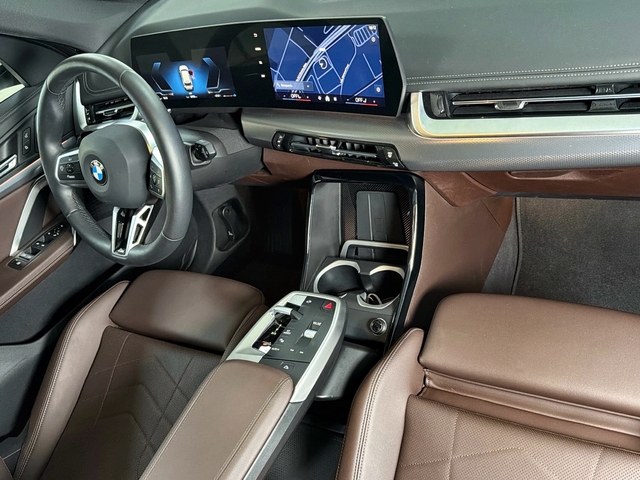 BMW X1 sDrive18d color Blanco. Año 2025. 110KW(150CV). Diésel. En concesionario Triocar Gijón (Bmw y Mini) de Asturias