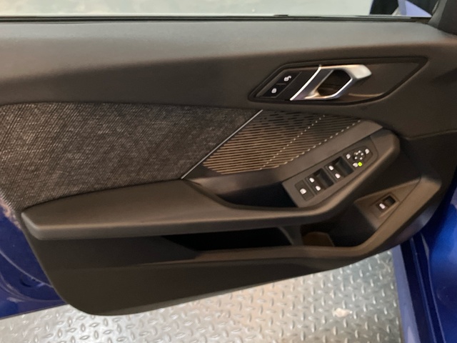 BMW Serie 1 120i color Azul. Año 2025. 125KW(170CV). Gasolina. En concesionario Proa Premium Palma de Illes Balears