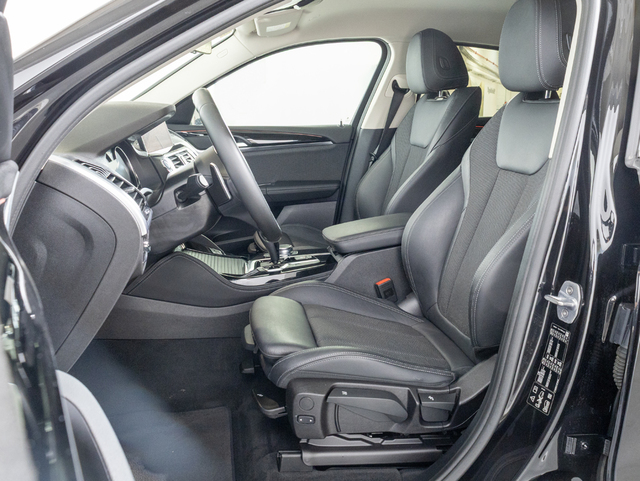 BMW X4 xDrive20i color Negro. Año 2019. 135KW(184CV). Gasolina. En concesionario Oliva Motor Girona de Girona