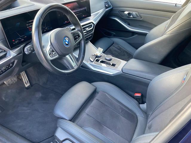BMW Serie 3 330e Touring color Azul. Año 2022. 215KW(292CV). Híbrido Electro/Gasolina. En concesionario BYmyCAR Madrid - Alcalá de Madrid