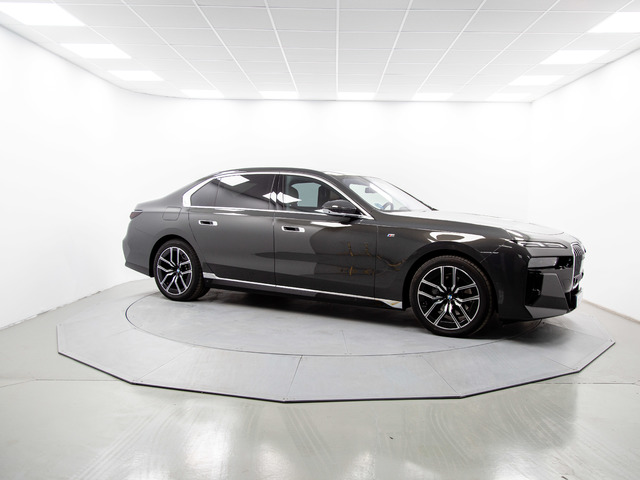 BMW Serie 7 740d color Gris. Año 2024. 220KW(299CV). Diésel. En concesionario Móvil Begar Alicante de Alicante
