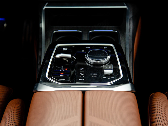 BMW Serie 7 740d color Gris. Año 2024. 220KW(299CV). Diésel. En concesionario Móvil Begar Alicante de Alicante