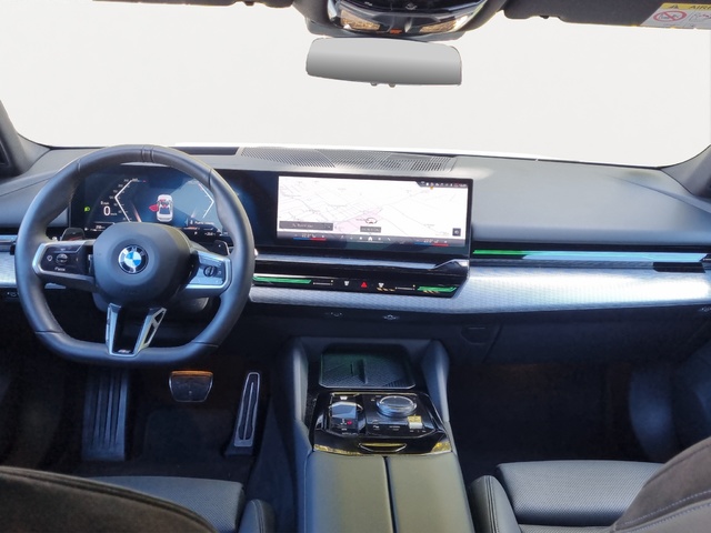 BMW Serie 5 520d color Blanco. Año 2025. 145KW(197CV). Diésel. En concesionario GANDIA Automoviles Fersan, S.A. de Valencia