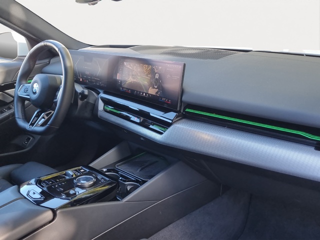 BMW Serie 5 520d color Blanco. Año 2025. 145KW(197CV). Diésel. En concesionario GANDIA Automoviles Fersan, S.A. de Valencia