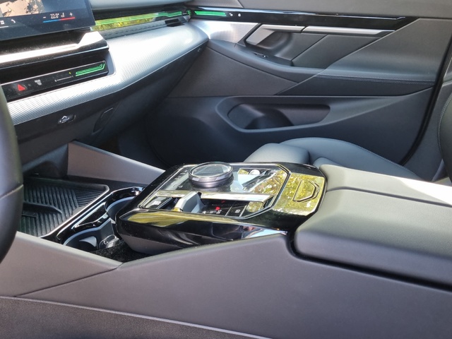 BMW Serie 5 520d color Blanco. Año 2025. 145KW(197CV). Diésel. En concesionario GANDIA Automoviles Fersan, S.A. de Valencia