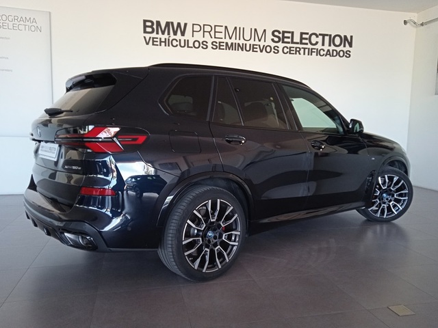 BMW X5 xDrive50e color Negro. Año 2024. 360KW(489CV). Híbrido Electro/Gasolina. En concesionario ALBAMOCION CIUDAD REAL  de Ciudad Real