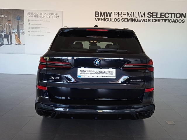 BMW X5 xDrive50e color Negro. Año 2024. 360KW(489CV). Híbrido Electro/Gasolina. En concesionario ALBAMOCION CIUDAD REAL  de Ciudad Real