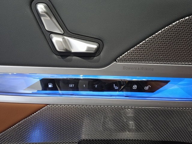 BMW Serie 7 750e color Gris. Año 2023. 360KW(489CV). Híbrido Electro/Gasolina. En concesionario ALBAMOCION CIUDAD REAL  de Ciudad Real