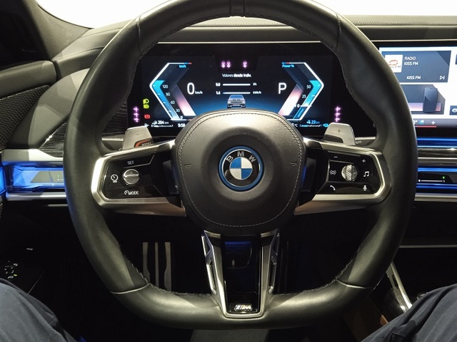 BMW Serie 7 750e color Gris. Año 2023. 360KW(489CV). Híbrido Electro/Gasolina. En concesionario ALBAMOCION CIUDAD REAL  de Ciudad Real