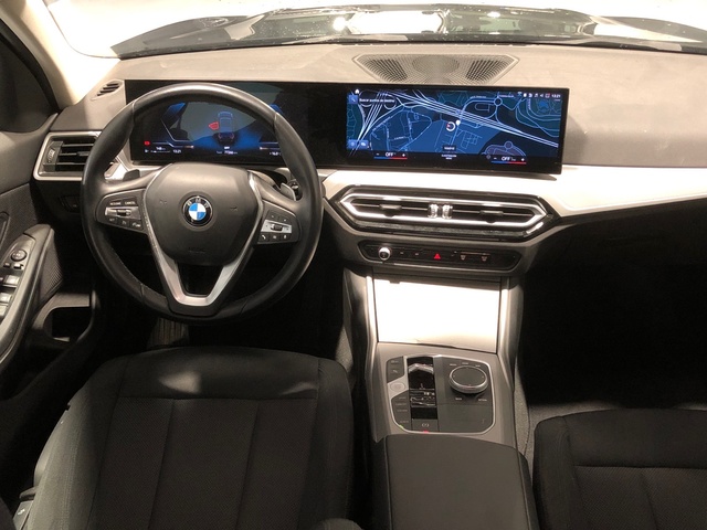 BMW Serie 3 318d color Negro. Año 2023. 110KW(150CV). Diésel. En concesionario Auto Premier, S.A. - MADRID de Madrid