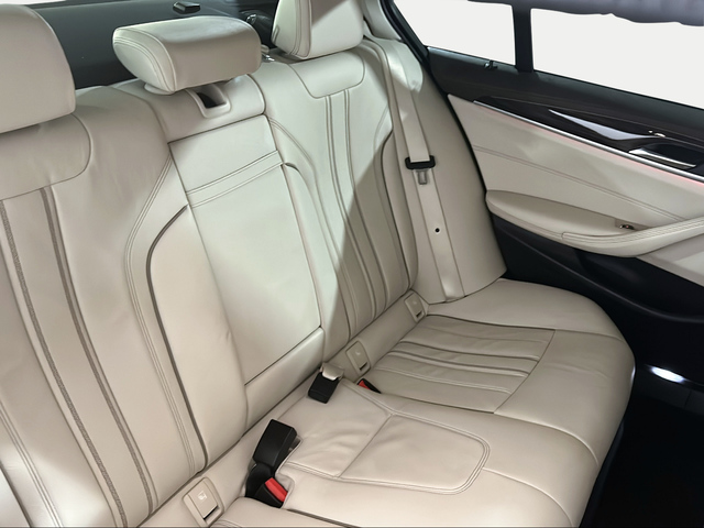 BMW Serie 5 520d color Negro. Año 2019. 140KW(190CV). Diésel. En concesionario San Pablo Motor | Su Eminencia de Sevilla