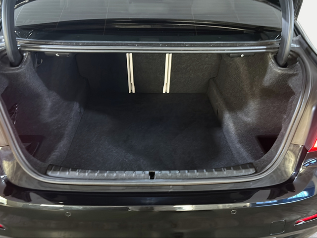 BMW Serie 5 520d color Negro. Año 2019. 140KW(190CV). Diésel. En concesionario San Pablo Motor | Su Eminencia de Sevilla