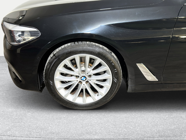 BMW Serie 5 520d color Negro. Año 2019. 140KW(190CV). Diésel. En concesionario San Pablo Motor | Su Eminencia de Sevilla