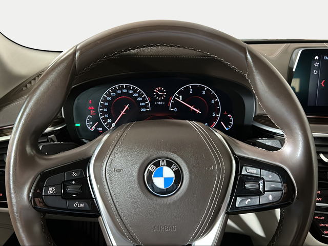 BMW Serie 5 520d color Negro. Año 2019. 140KW(190CV). Diésel. En concesionario San Pablo Motor | Su Eminencia de Sevilla