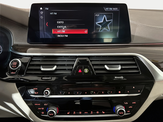 BMW Serie 5 520d color Negro. Año 2019. 140KW(190CV). Diésel. En concesionario San Pablo Motor | Su Eminencia de Sevilla