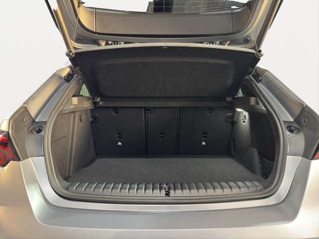 BMW Serie 1 120d color Gris. Año 2024. 120KW(163CV). Diésel. En concesionario GANDIA Automoviles Fersan, S.A. de Valencia