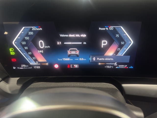 BMW Serie 1 120d color Gris. Año 2024. 120KW(163CV). Diésel. En concesionario GANDIA Automoviles Fersan, S.A. de Valencia