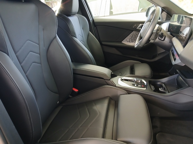 BMW Serie 1 120d color Gris. Año 2024. 120KW(163CV). Diésel. En concesionario GANDIA Automoviles Fersan, S.A. de Valencia