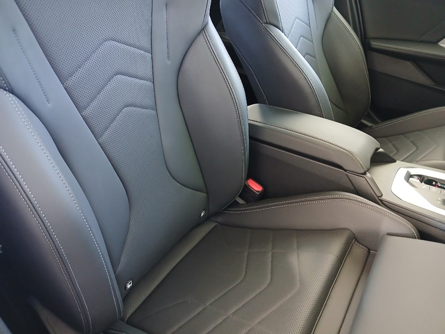 BMW Serie 1 120d color Gris. Año 2024. 120KW(163CV). Diésel. En concesionario GANDIA Automoviles Fersan, S.A. de Valencia