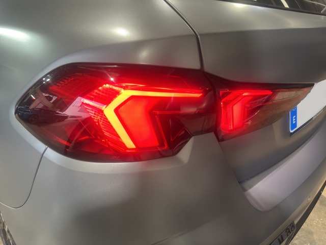 BMW Serie 1 120d color Gris. Año 2024. 120KW(163CV). Diésel. En concesionario GANDIA Automoviles Fersan, S.A. de Valencia