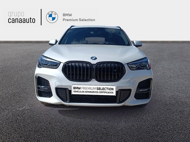 BMW X1 xDrive25e color Blanco. Año 2022. 162KW(220CV). Híbrido Electro/Gasolina. En concesionario TACO de Sta. C. Tenerife