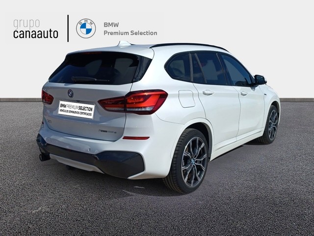 BMW X1 xDrive25e color Blanco. Año 2022. 162KW(220CV). Híbrido Electro/Gasolina. En concesionario TACO de Sta. C. Tenerife