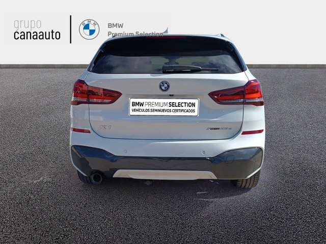 BMW X1 xDrive25e color Blanco. Año 2022. 162KW(220CV). Híbrido Electro/Gasolina. En concesionario TACO de Sta. C. Tenerife