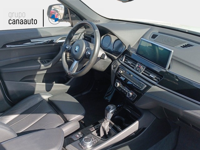 BMW X1 xDrive25e color Blanco. Año 2022. 162KW(220CV). Híbrido Electro/Gasolina. En concesionario TACO de Sta. C. Tenerife