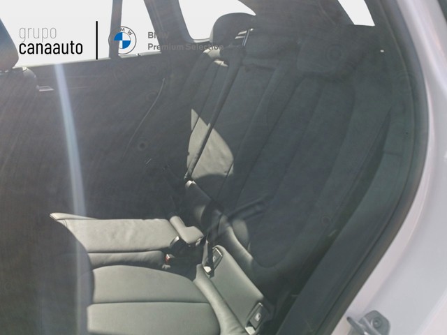 BMW X1 xDrive25e color Blanco. Año 2022. 162KW(220CV). Híbrido Electro/Gasolina. En concesionario TACO de Sta. C. Tenerife