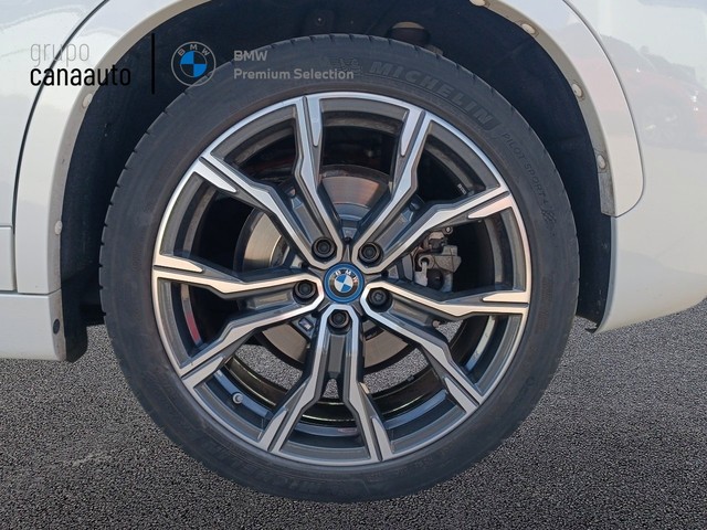 BMW X1 xDrive25e color Blanco. Año 2022. 162KW(220CV). Híbrido Electro/Gasolina. En concesionario TACO de Sta. C. Tenerife