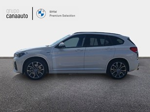 Fotos de BMW X1 xDrive25e color Blanco. Año 2022. 162KW(220CV). Híbrido Electro/Gasolina. En concesionario TACO de Sta. C. Tenerife