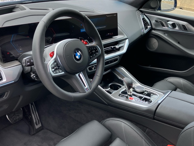 BMW XM 50e color Azul. Año 2025. 350KW(476CV). Híbrido Electro/Gasolina. En concesionario Bernesga Motor León (Bmw y Mini) de León