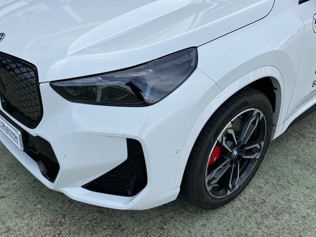 BMW iX1 eDrive20 color Blanco. Año 2025. 150KW(204CV). Eléctrico. En concesionario Bernesga Motor León (Bmw y Mini) de León