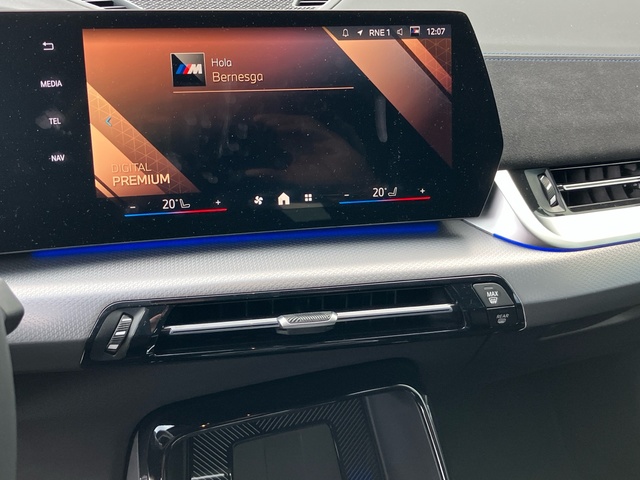 BMW iX1 eDrive20 color Blanco. Año 2025. 150KW(204CV). Eléctrico. En concesionario Bernesga Motor León (Bmw y Mini) de León