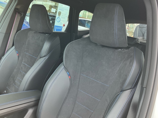 BMW iX1 eDrive20 color Blanco. Año 2025. 150KW(204CV). Eléctrico. En concesionario Bernesga Motor León (Bmw y Mini) de León