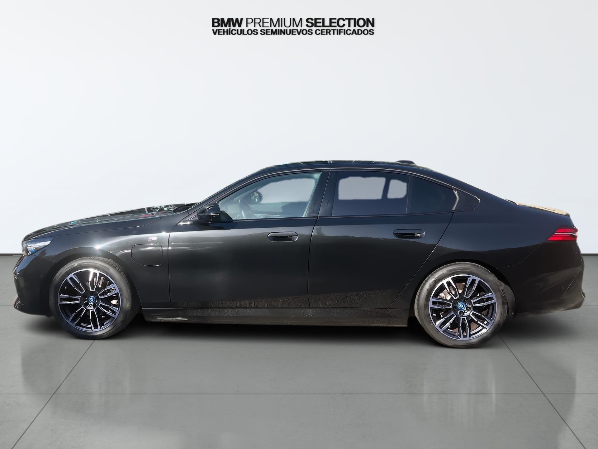 BMW Serie 5 530e color Negro. Año 2025. 220KW(299CV). Híbrido Electro/Gasolina. En concesionario Automotor Premium Viso - Málaga de Málaga