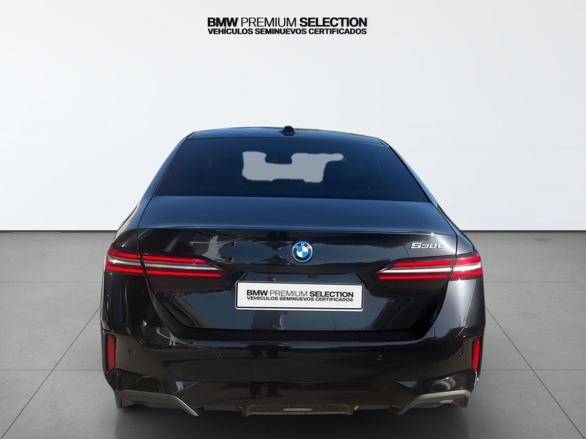 BMW Serie 5 530e color Negro. Año 2025. 220KW(299CV). Híbrido Electro/Gasolina. En concesionario Automotor Premium Viso - Málaga de Málaga