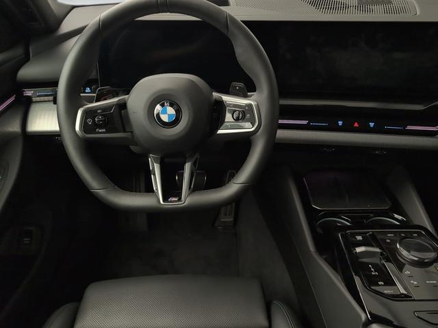BMW Serie 5 520d color Negro. Año 2025. 145KW(197CV). Diésel. En concesionario Automotor Premium Viso - Málaga de Málaga