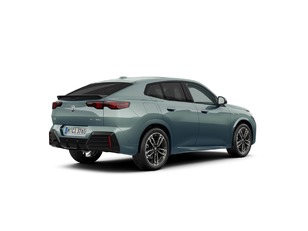 Fotos de BMW X2 xDrive20d color Verde. Año 2025. 120KW(163CV). Diésel. En concesionario Celtamotor Vigo de Pontevedra