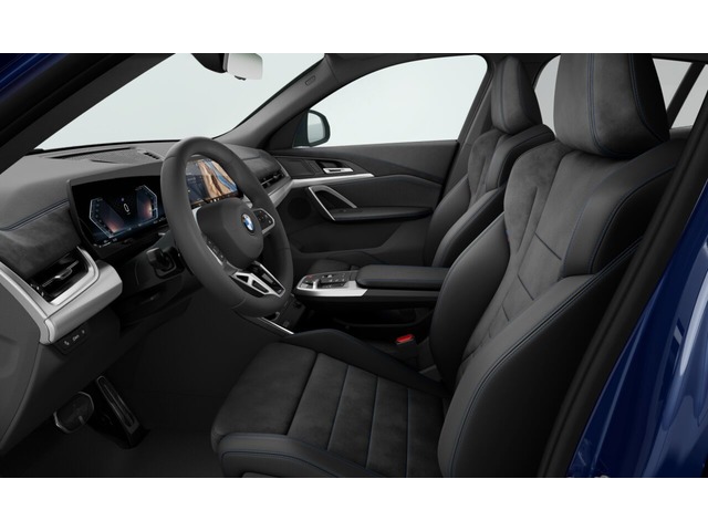 BMW X2 sDrive18d color Azul. Año 2025. 110KW(150CV). Diésel. En concesionario Celtamotor Vigo de Pontevedra