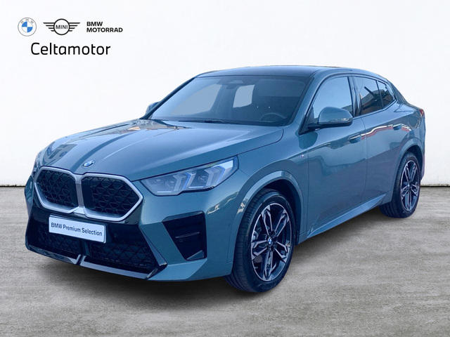 BMW X2 sDrive18d color Verde. Año 2025. 110KW(150CV). Diésel. En concesionario Celtamotor Pontevedra de Pontevedra
