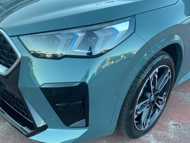 BMW X2 sDrive18d color Verde. Año 2025. 110KW(150CV). Diésel. En concesionario Celtamotor Pontevedra de Pontevedra