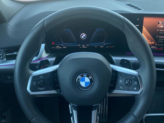BMW X2 sDrive18d color Verde. Año 2025. 110KW(150CV). Diésel. En concesionario Celtamotor Pontevedra de Pontevedra