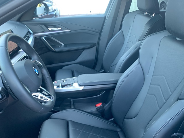 BMW X2 sDrive18d color Verde. Año 2025. 110KW(150CV). Diésel. En concesionario Celtamotor Pontevedra de Pontevedra