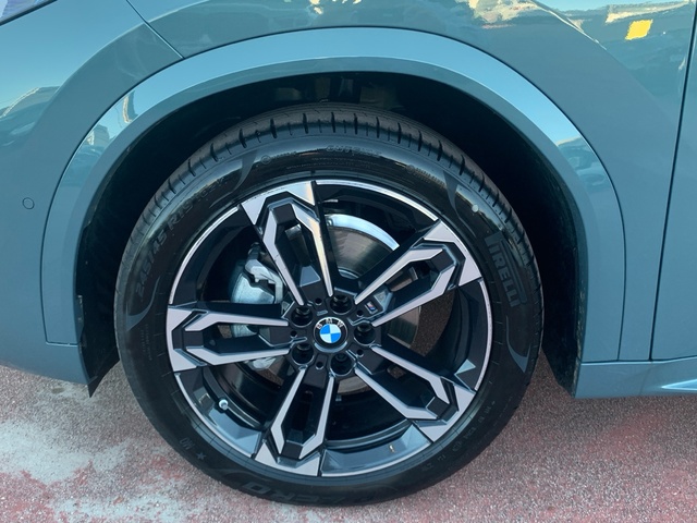 BMW X2 sDrive18d color Verde. Año 2025. 110KW(150CV). Diésel. En concesionario Celtamotor Pontevedra de Pontevedra