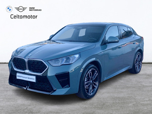 Fotos de BMW X2 sDrive18d color Verde. Año 2025. 110KW(150CV). Diésel. En concesionario Celtamotor Pontevedra de Pontevedra