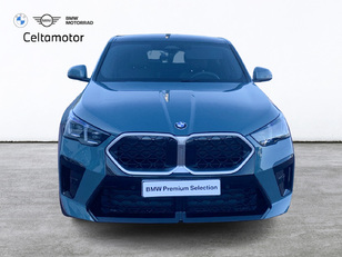 Fotos de BMW X2 sDrive18d color Verde. Año 2025. 110KW(150CV). Diésel. En concesionario Celtamotor Pontevedra de Pontevedra