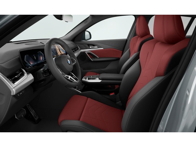 BMW X2 sDrive18d color Gris. Año 2025. 110KW(150CV). Diésel. En concesionario Celtamotor Vigo de Pontevedra