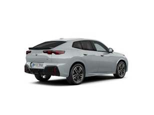 Fotos de BMW X2 sDrive18d color Gris. Año 2025. 110KW(150CV). Diésel. En concesionario Celtamotor Vigo de Pontevedra